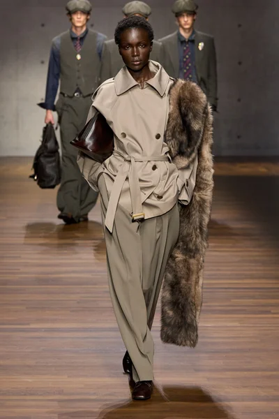 Look 4